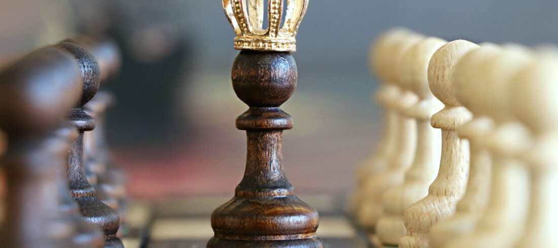 król szachy